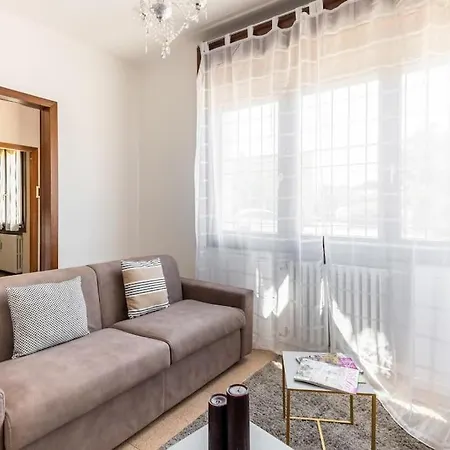 “casa Moderna Con Parcheggio Privato” アパート *