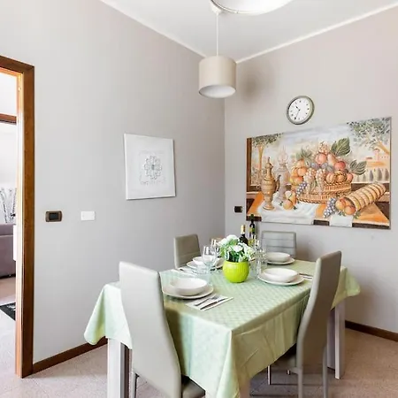 “casa Moderna Con Parcheggio Privato” * イーモラ