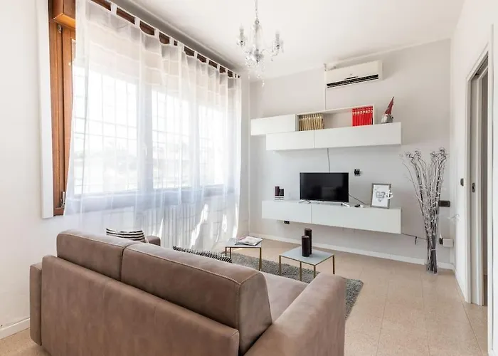 “casa Moderna Con Parcheggio Privato” Apartman Imola