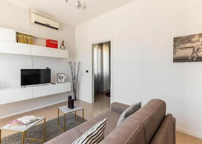 “casa Moderna Con Parcheggio Privato” Apartman